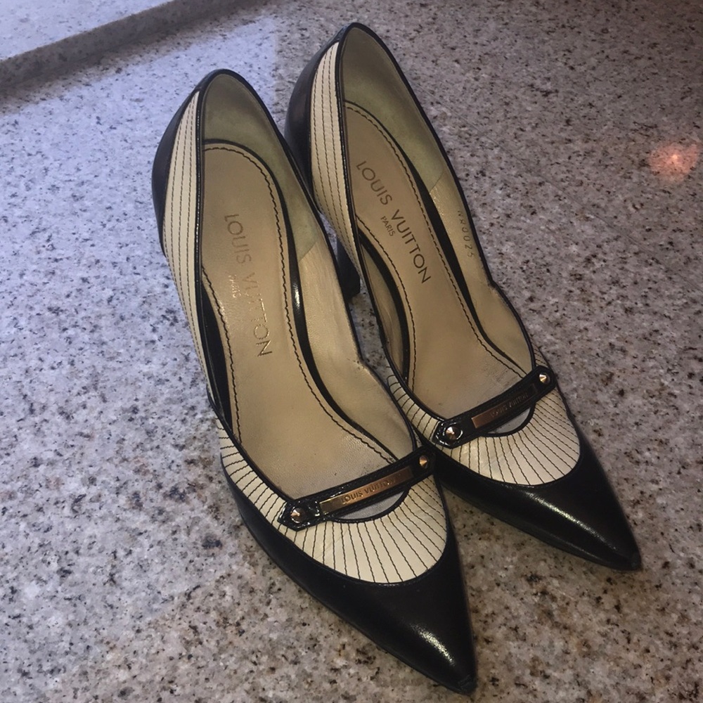 Louis Vuitton Black & Cream Pumps